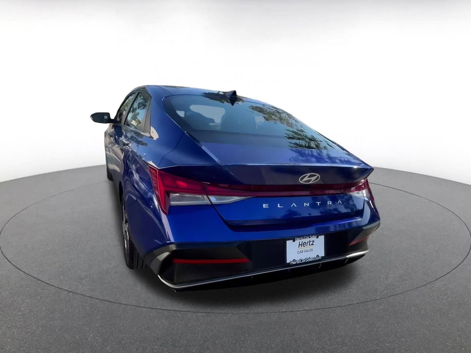 Used 2025 Hyundai Elantra SEL image 11