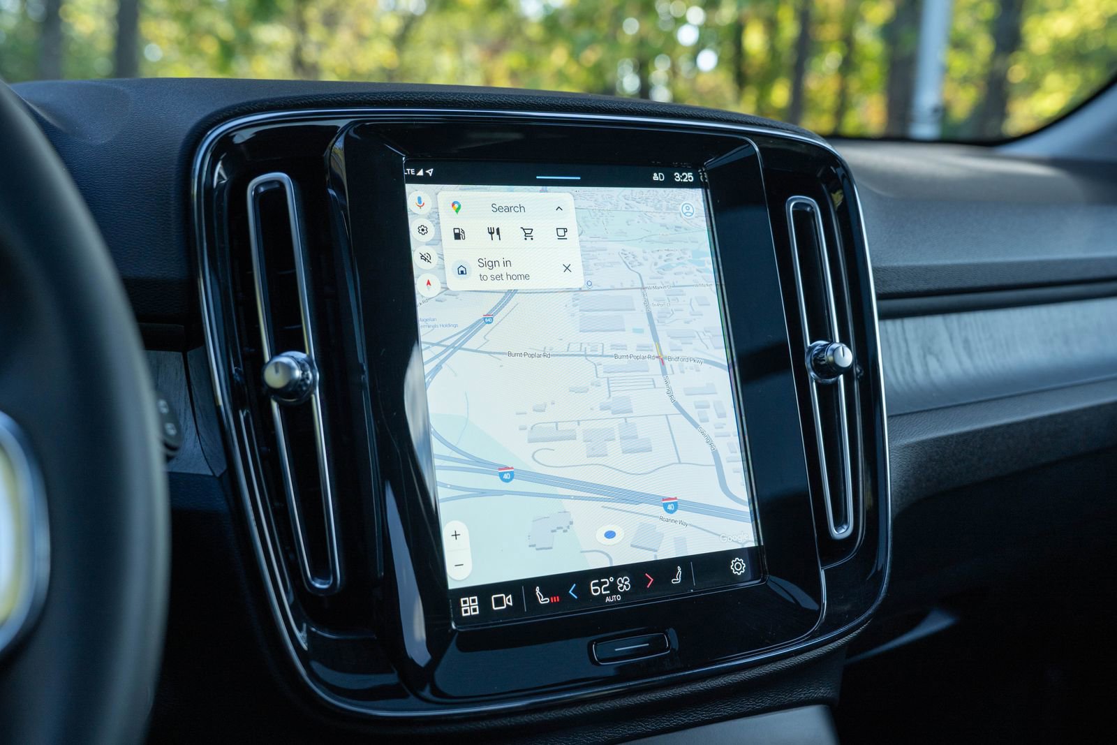 Used 2024 Volvo XC40 B5 Ultimate w/ Protection Package Premier image 23