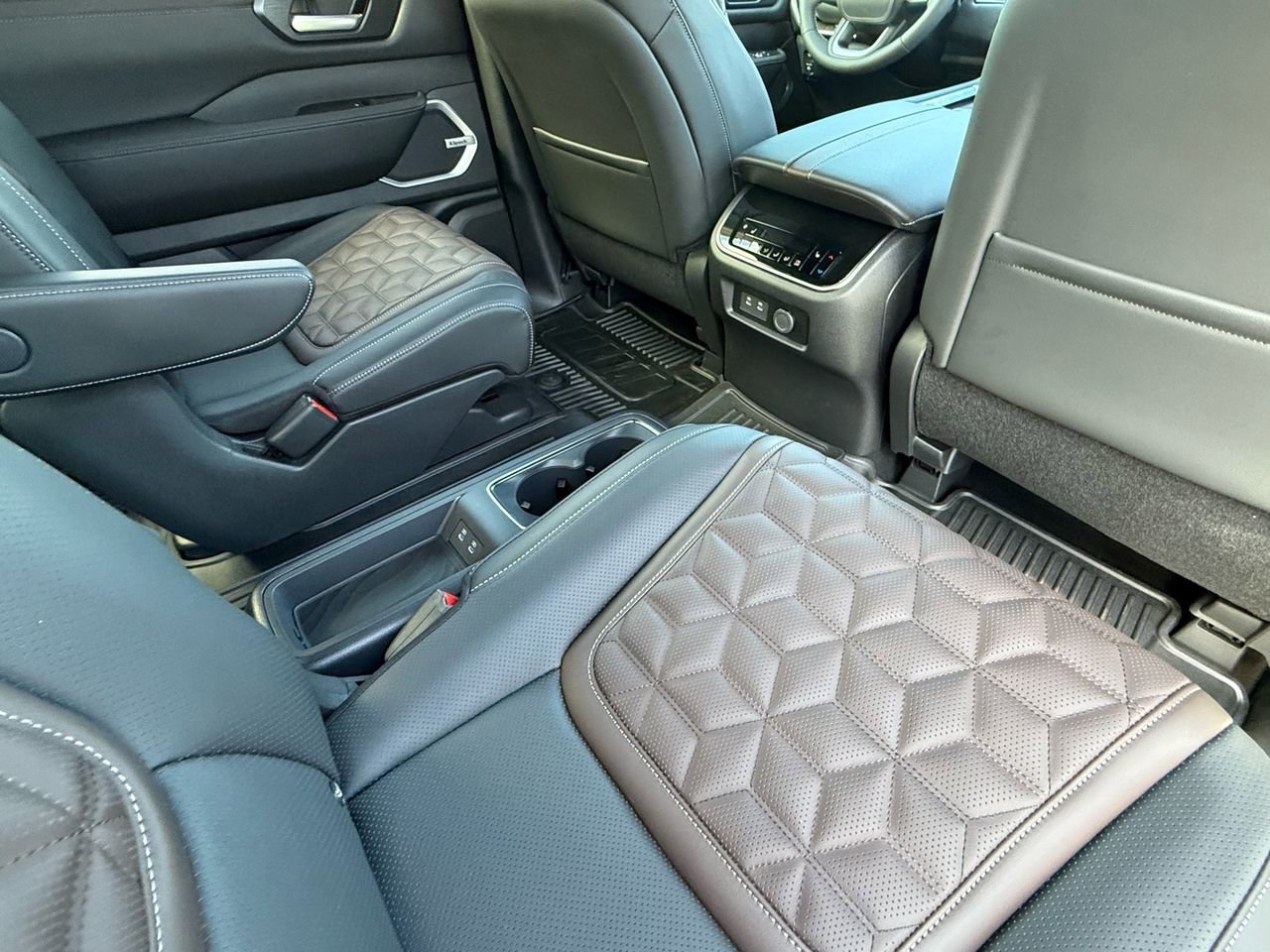 New 2025 Nissan Armada Platinum Reserve image 27