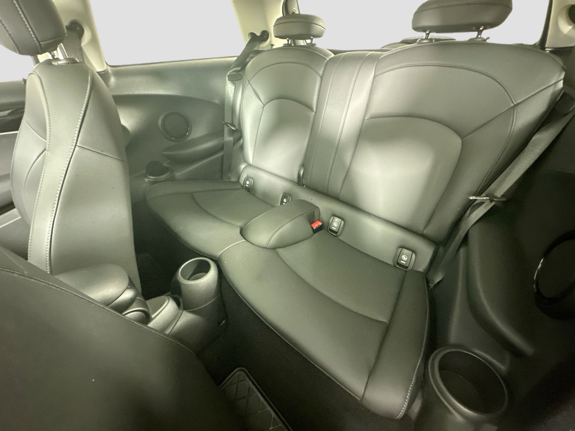 Used 2023 MINI Cooper 2-Door Hardtop image 29