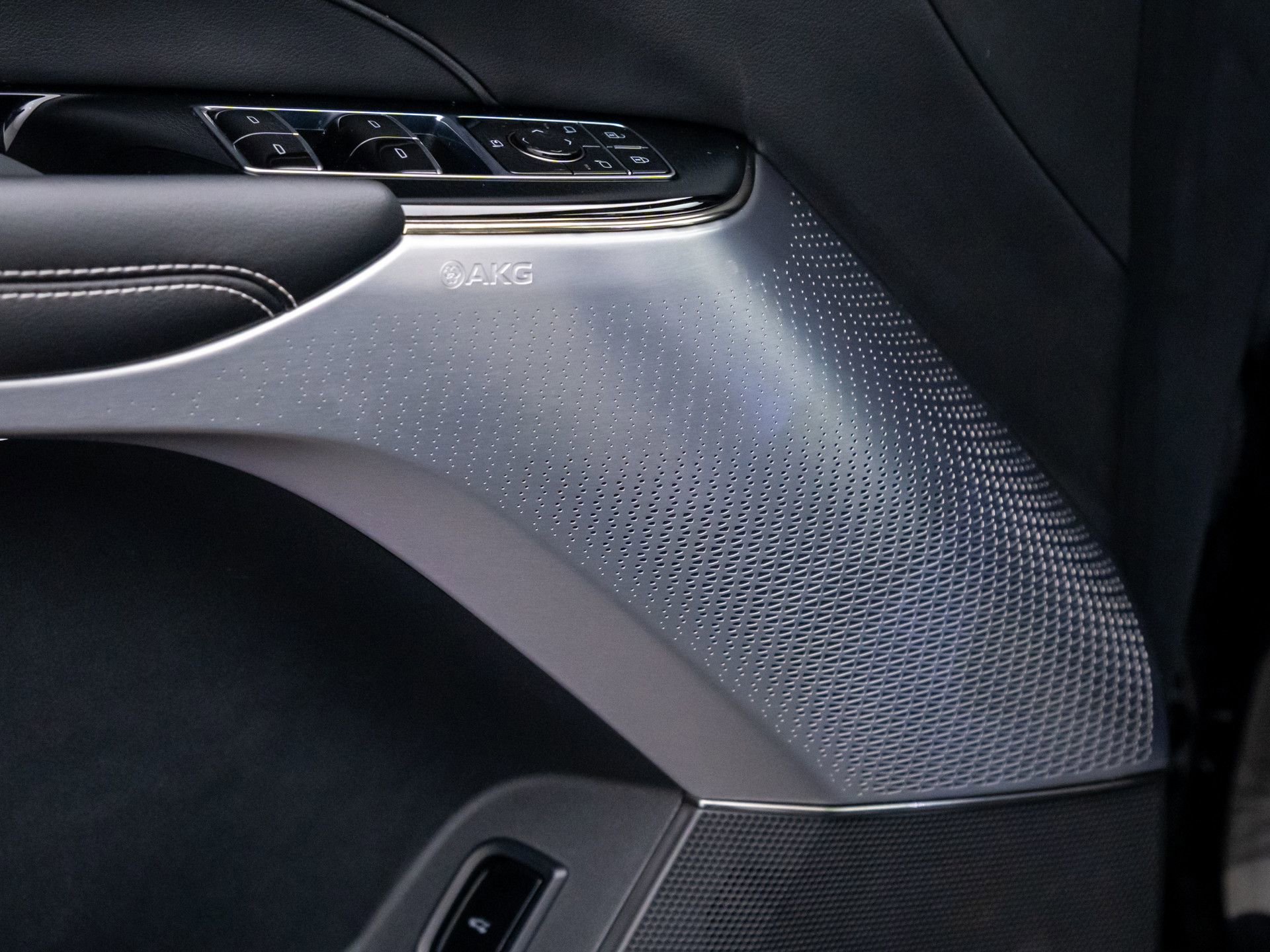 Certified 2025 Cadillac Lyriq Luxury w/ LPO, Floor Liner Package image 18