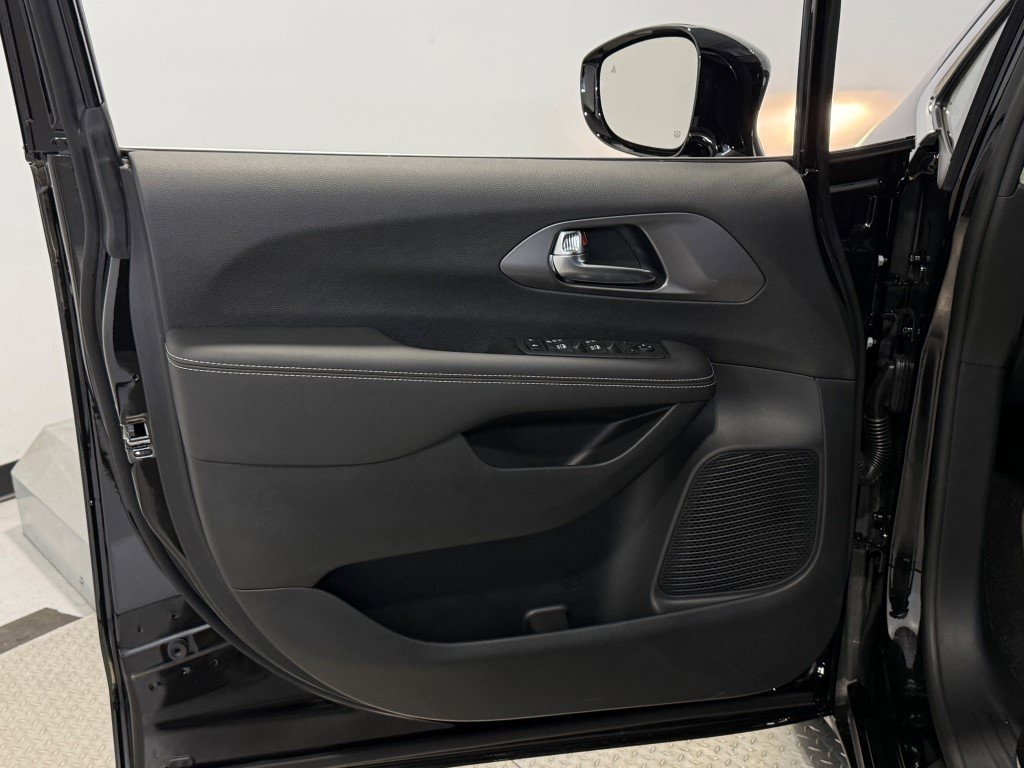 New 2026 Chrysler Voyager LX image 15