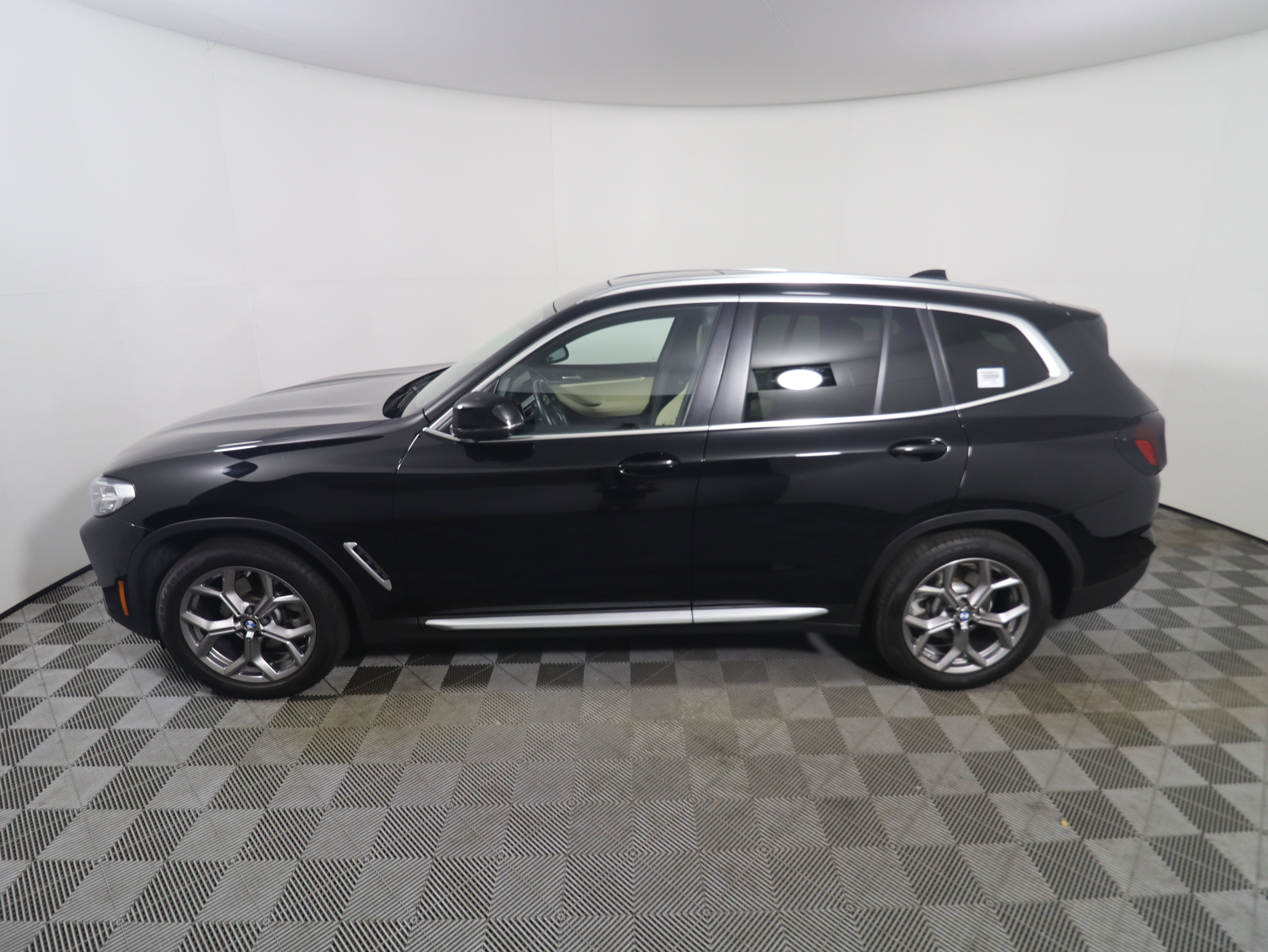 Used 2023 BMW X3 sDrive30i w/ Convenience Package w/ZPA image 2