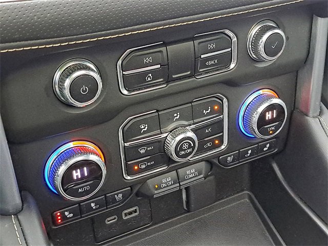 Used 2021 GMC Yukon XL SLT w/ SLT Premium Package image 16