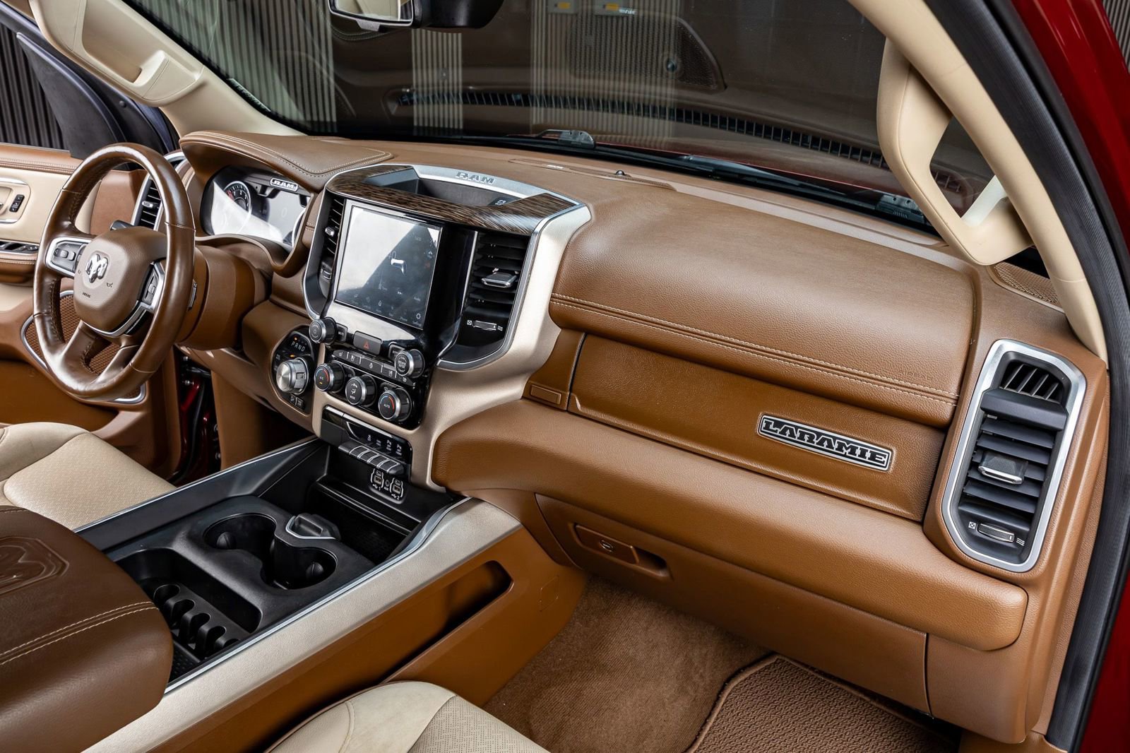 Used 2020 RAM 1500 Laramie AWD/4WD image 18