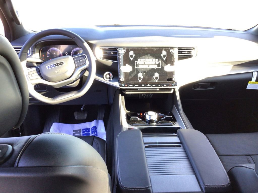 Used 2025 Jeep Wagoneer L Series III w/ Premium Group I AWD/4WD image 12