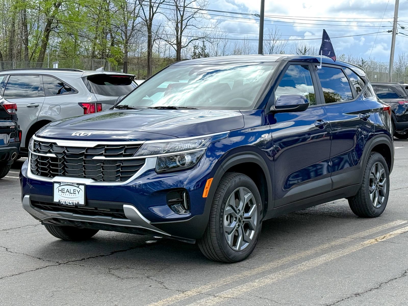 Certified 2025 Kia Seltos LX AWD/4WD image 3