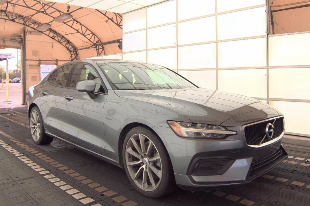 Used 2020 Volvo S60 T5 Momentum FWD image 5
