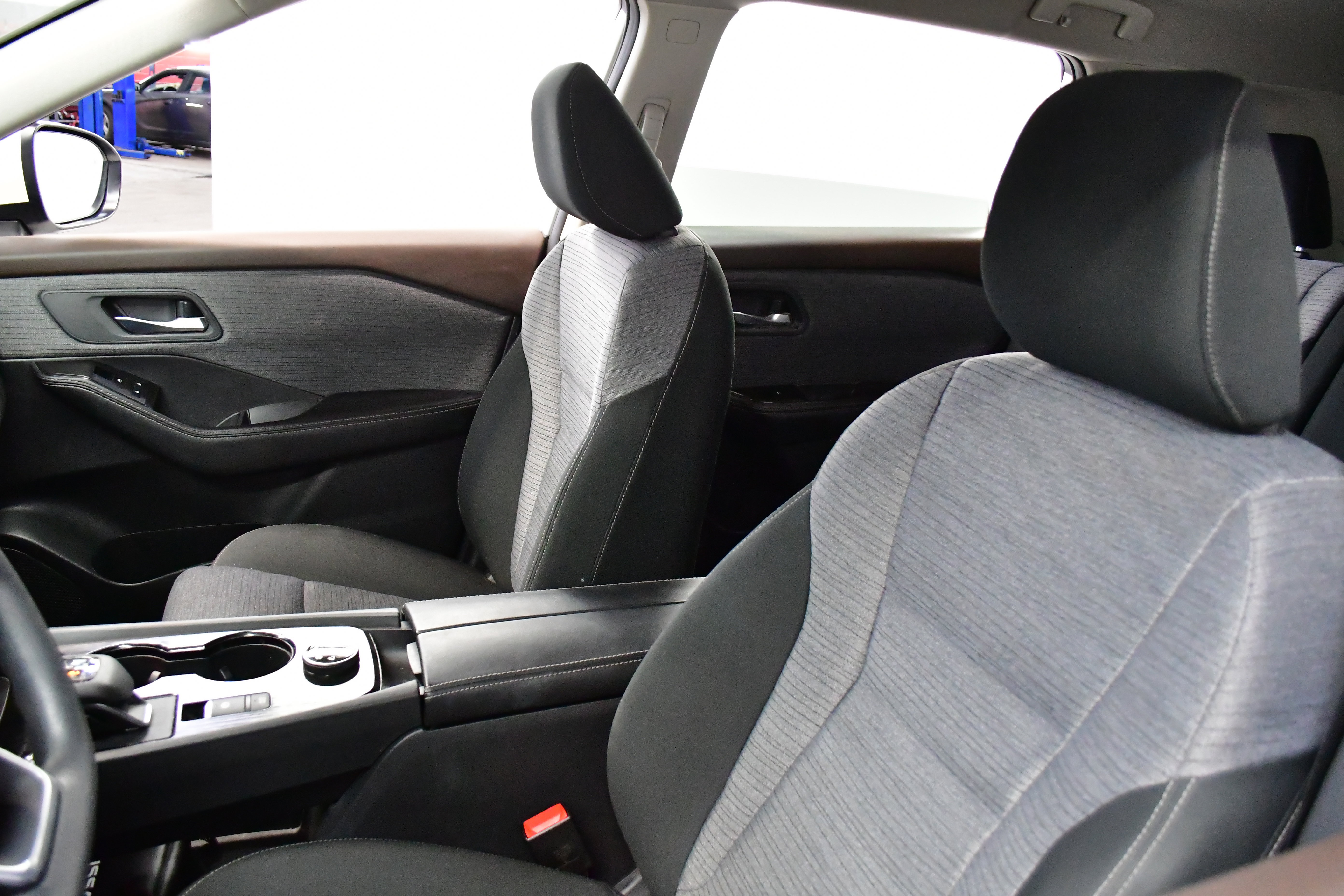 Used 2023 Nissan Rogue SV image 18