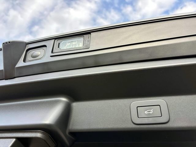 Used 2025 Land Rover Range Rover Sport SE image 15