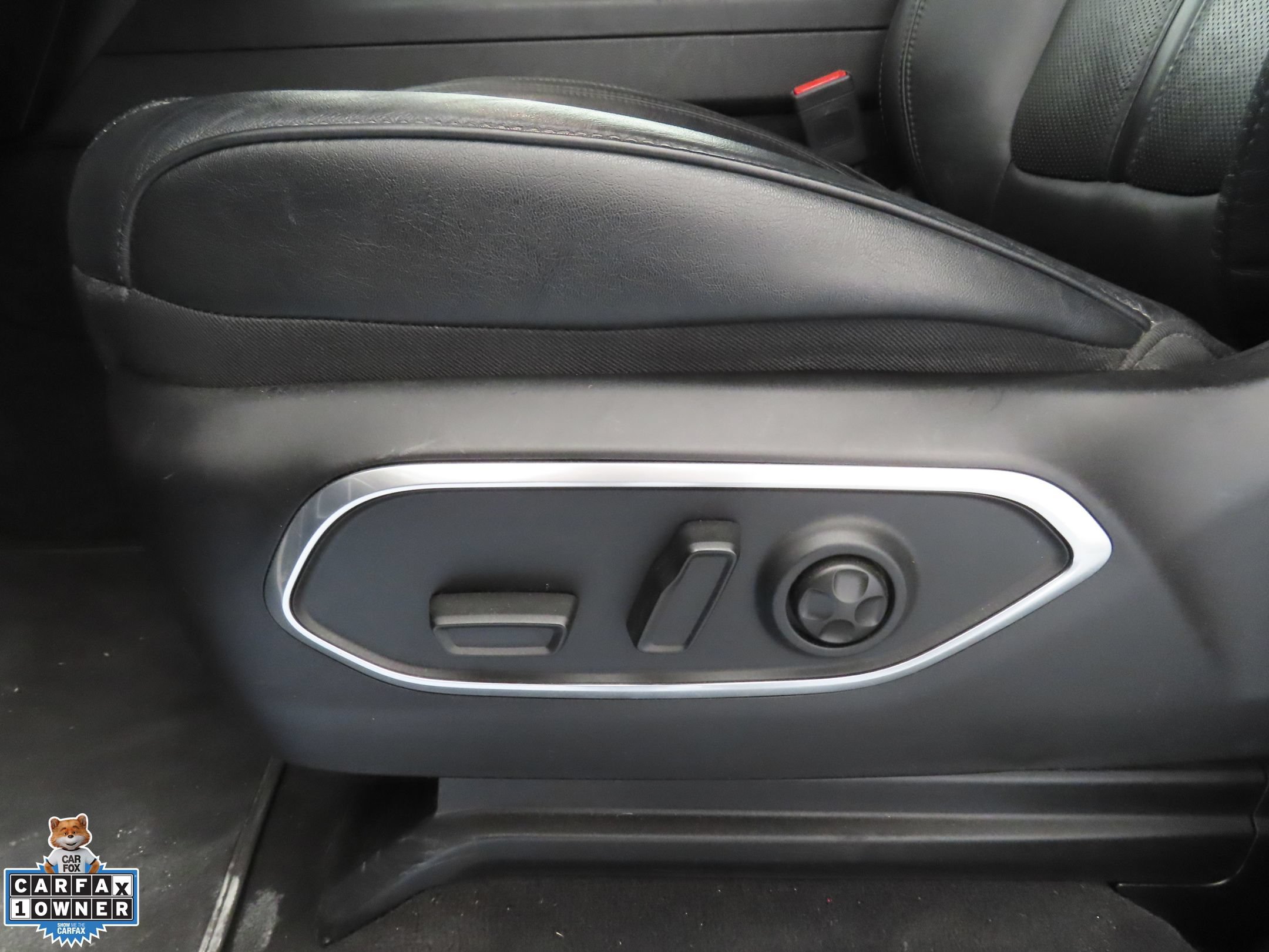 Used 2024 Jeep Wagoneer Series II w/ Flexible Seating Group RWD image 12