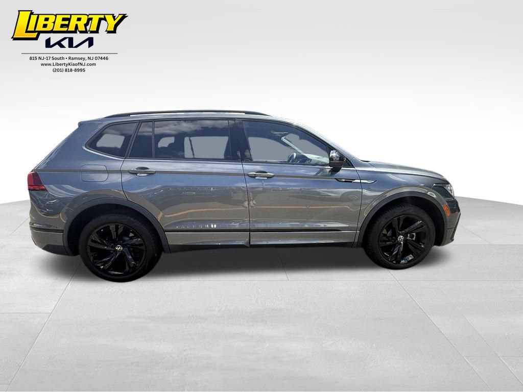 Used 2024 Volkswagen Tiguan SE R-Line AWD/4WD image 8