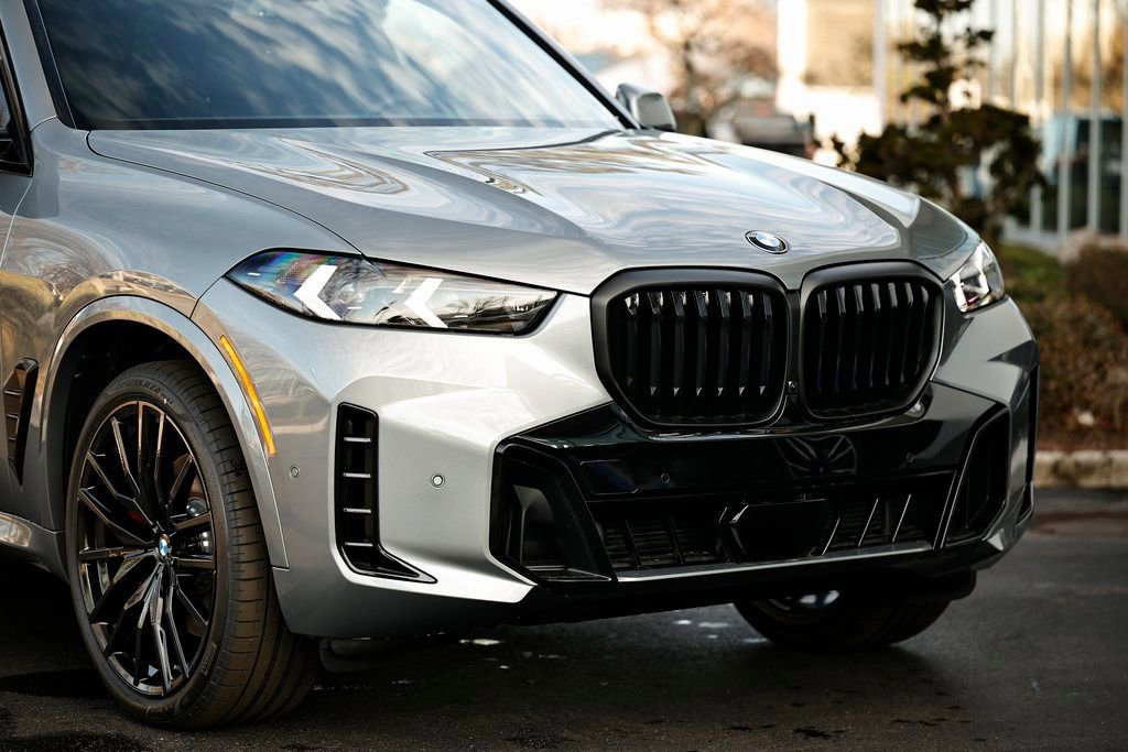 New 2026 BMW X5 sDrive40i w/ M Sport Package image 2
