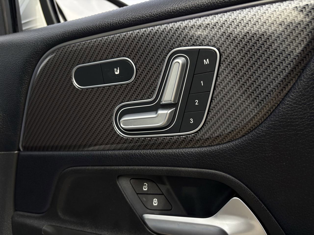 Used 2022 Mercedes-Benz GLB 35 AMG 4MATIC image 30