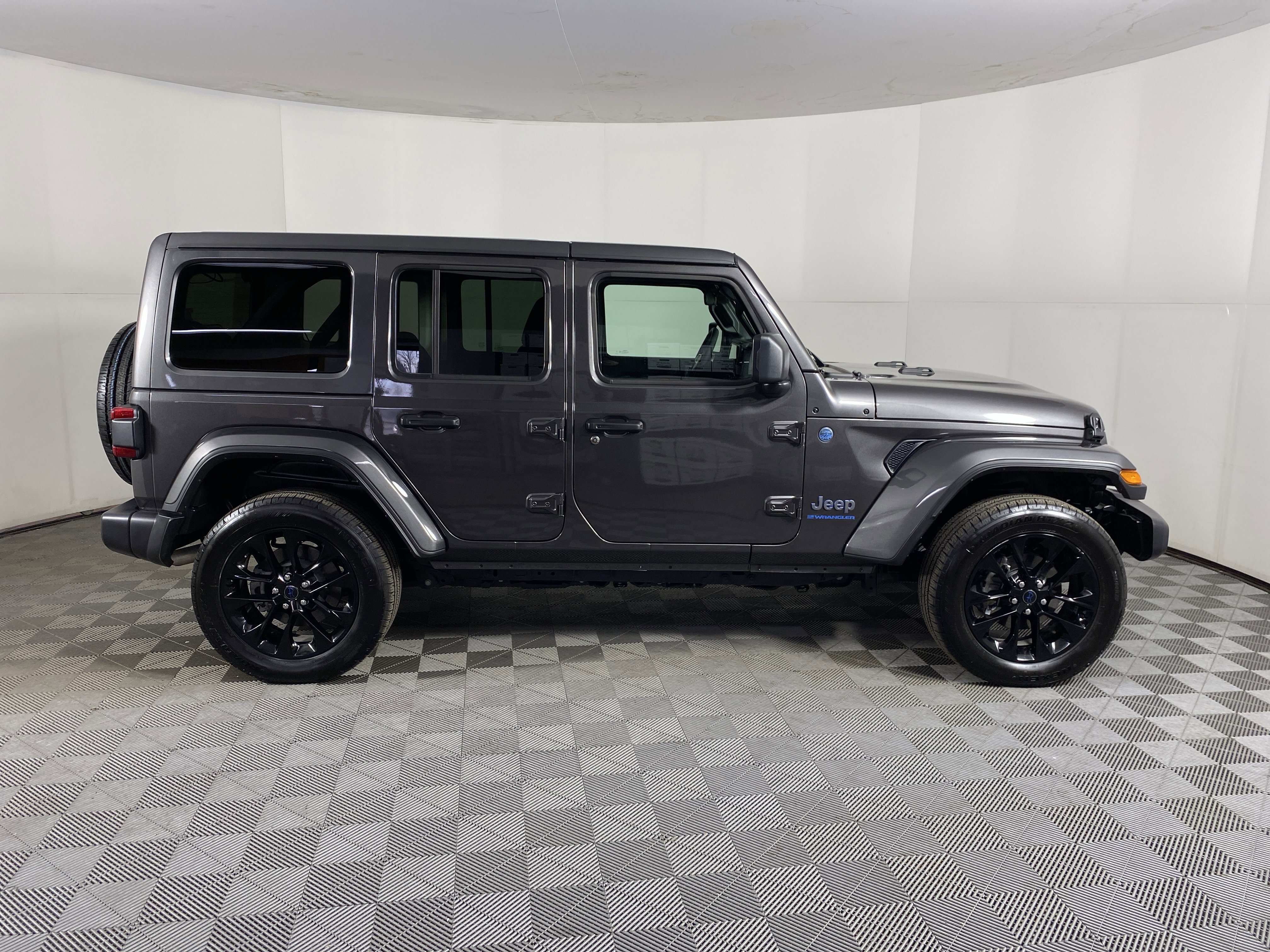 Used 2025 Jeep Wrangler Sahara w/ Safety Group image 6