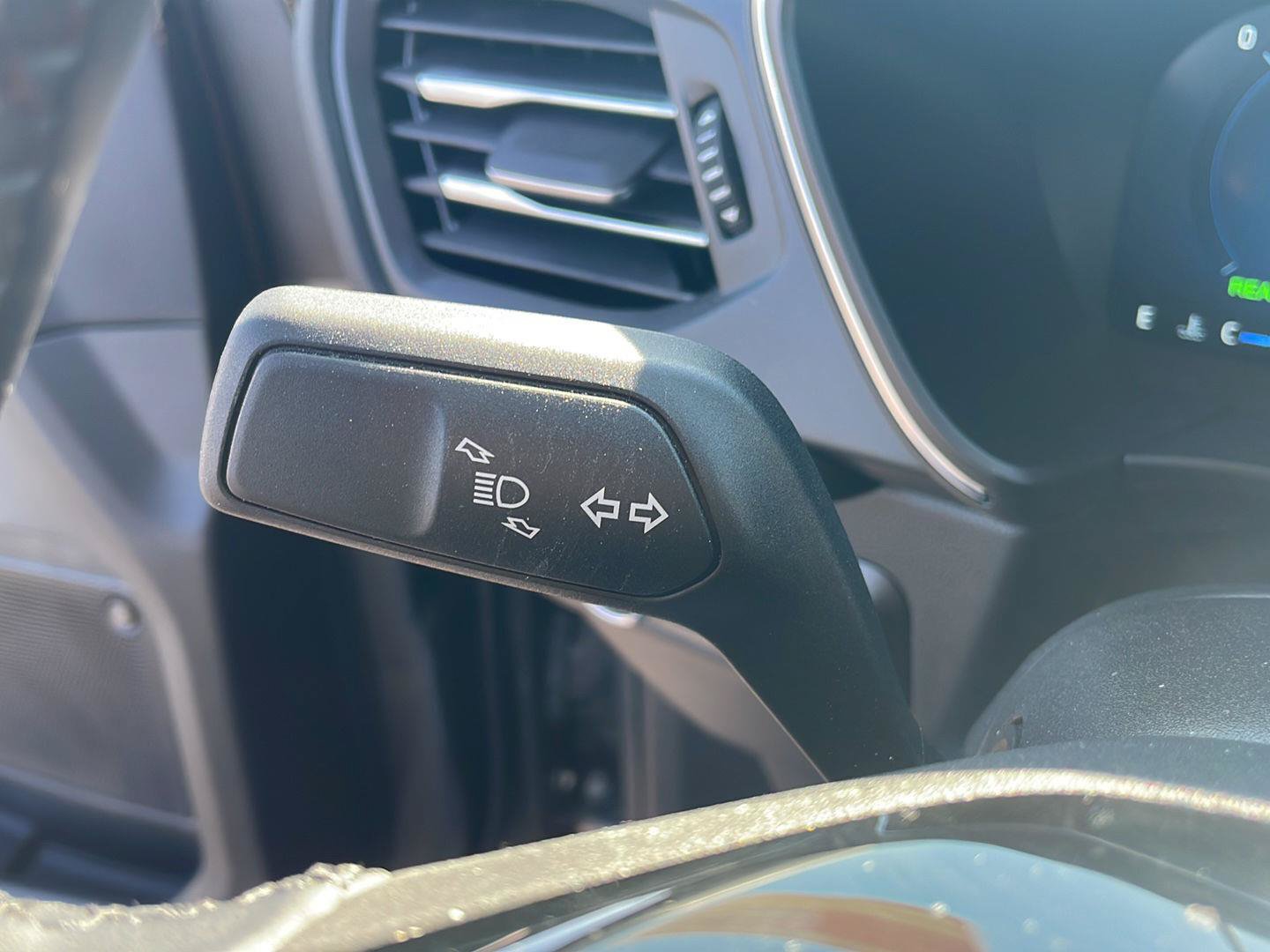 Used 2025 Ford Escape SE w/ PHEV Premium Package FWD image 18