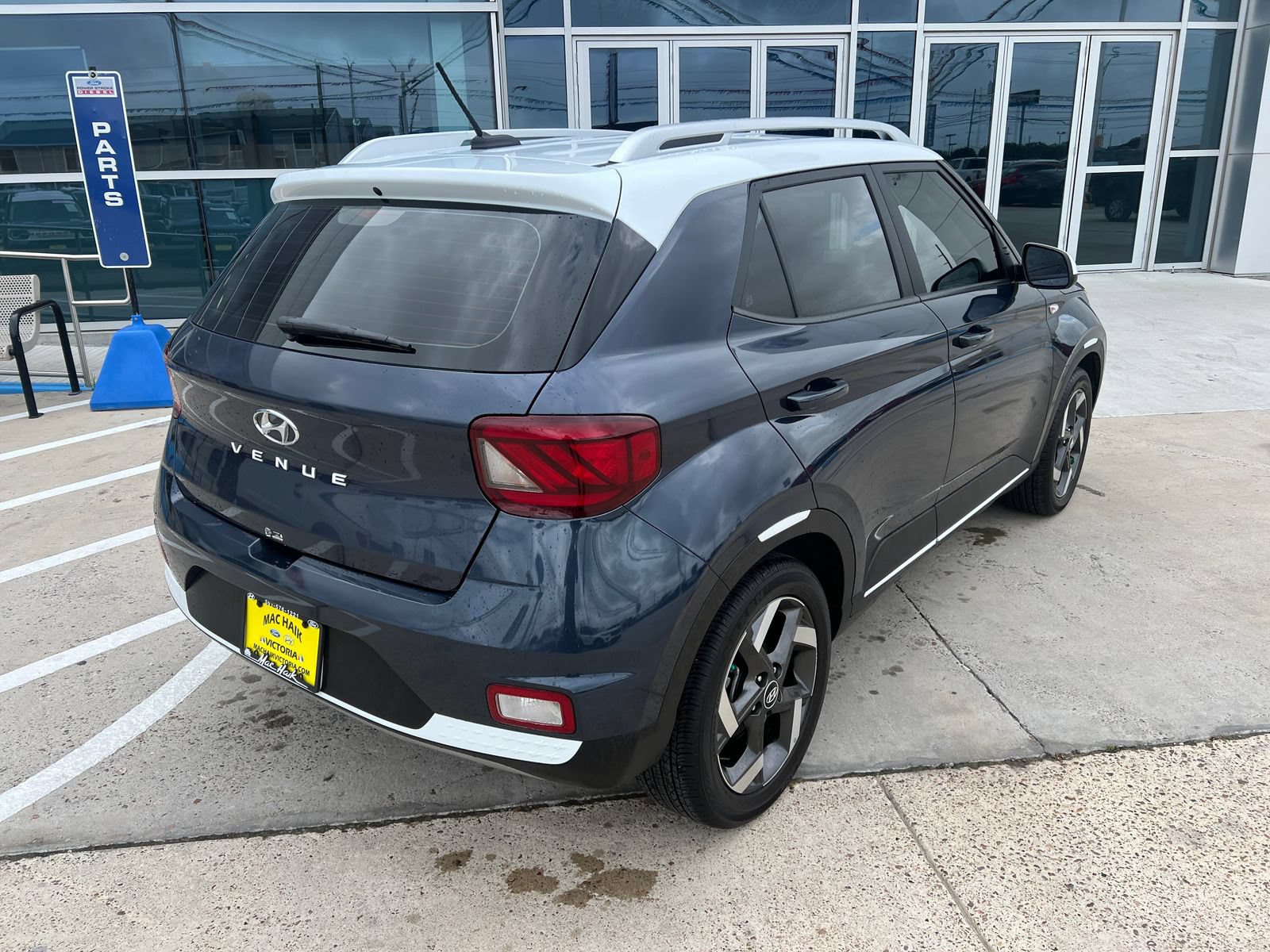 Used 2025 Hyundai Venue Limited FWD image 3