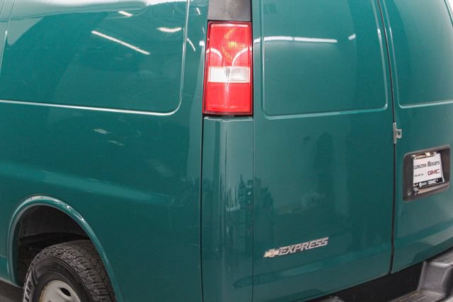 Used 2019 Chevrolet Express 3500 w/ Driver Convenience Package RWD image 9