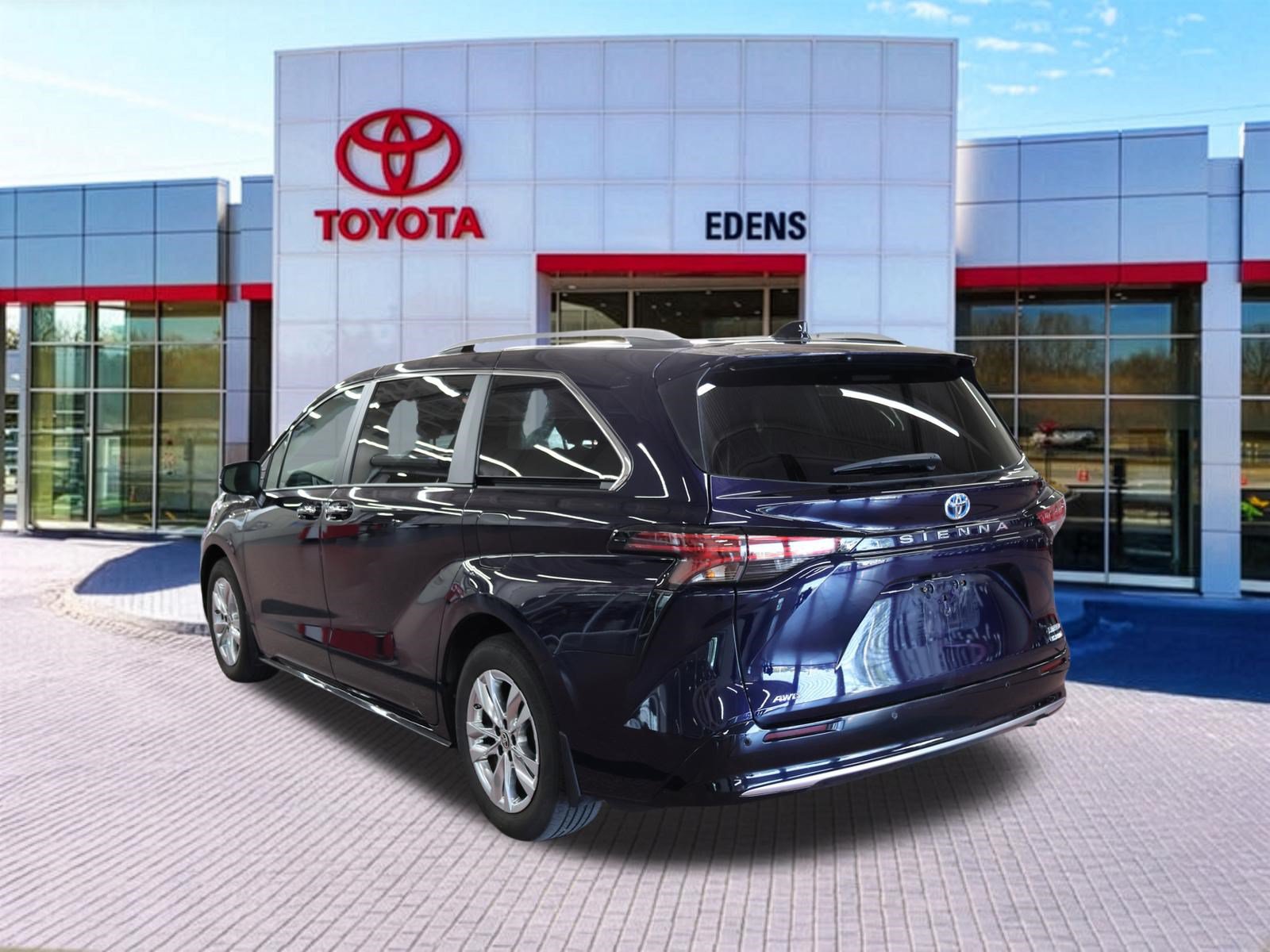 Certified 2023 Toyota Sienna Limited AWD/4WD image 8