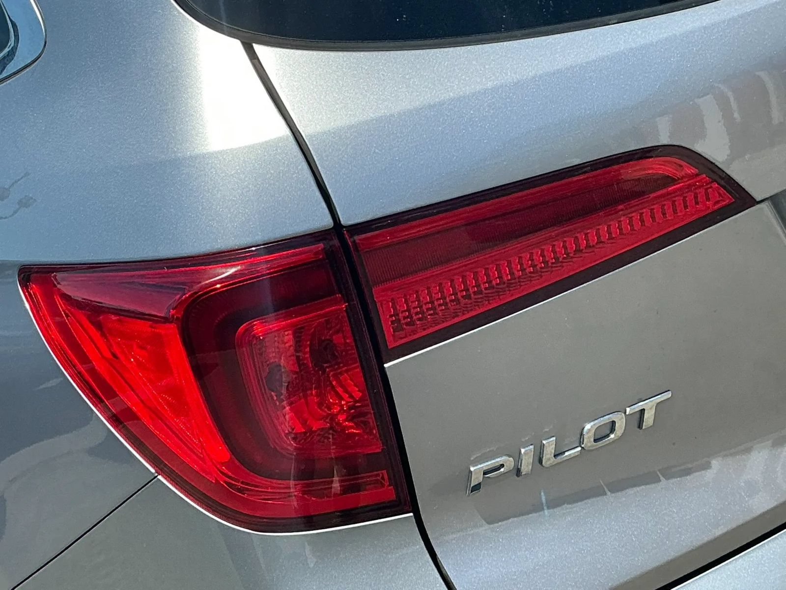 Used 2016 Honda Pilot Touring image 7