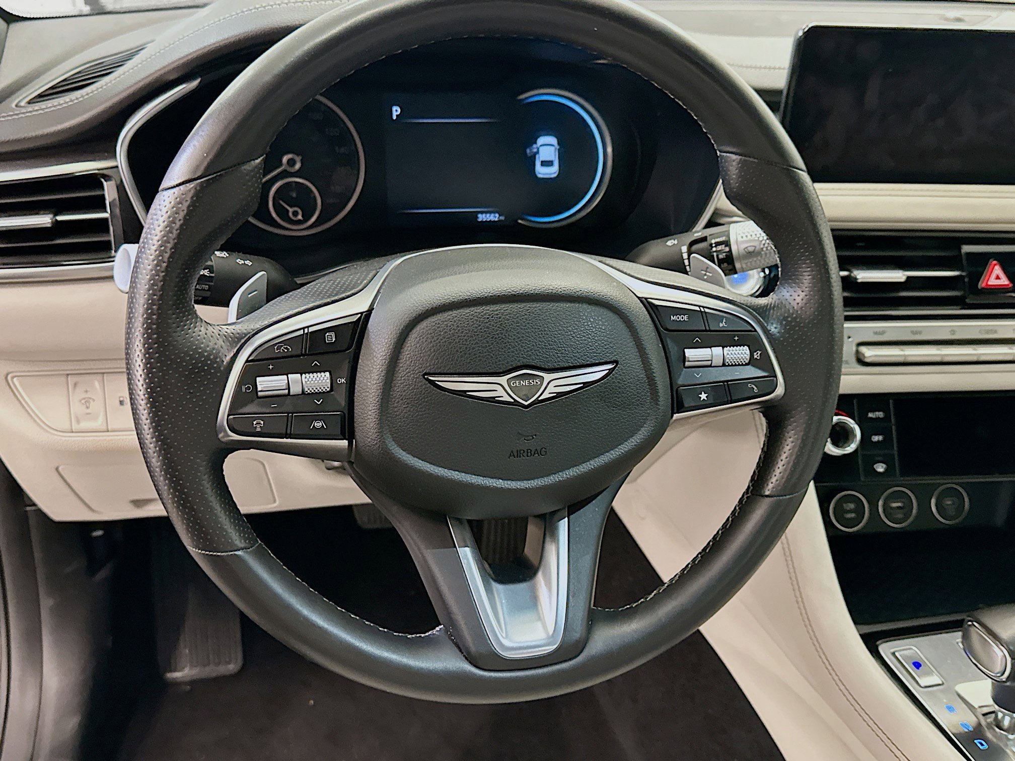 Used 2025 Genesis G70 2.5T image 18