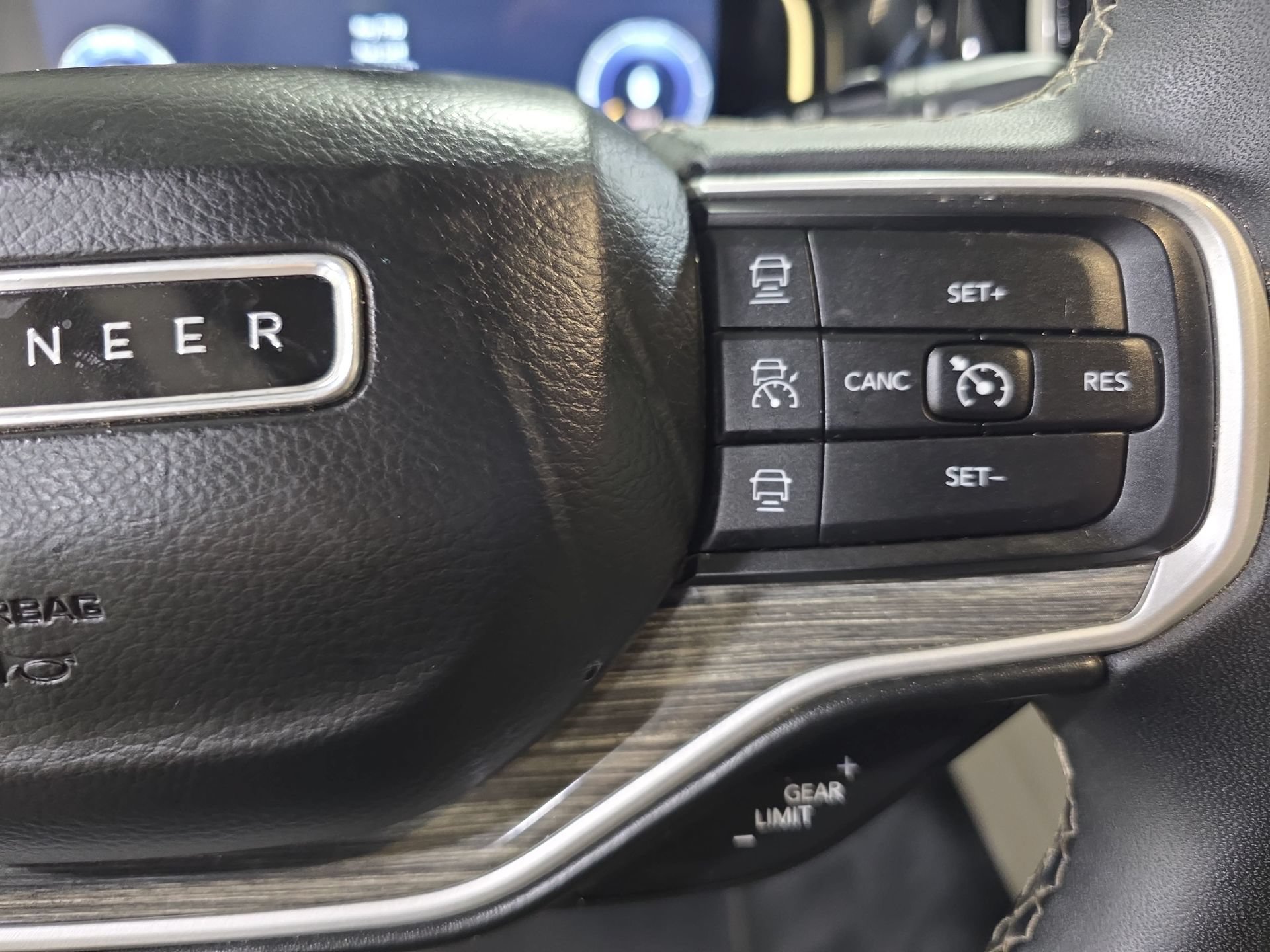 Used 2022 Jeep Wagoneer Series III w/ Rear Seat Video Group 1 AWD/4WD image 17