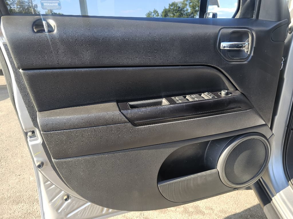 Used 2017 Jeep Patriot High Altitude FWD image 25
