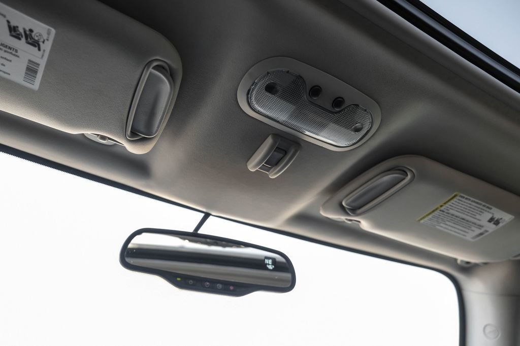 Used 2010 HUMMER H3 Luxury w/ Appearance Package image 20