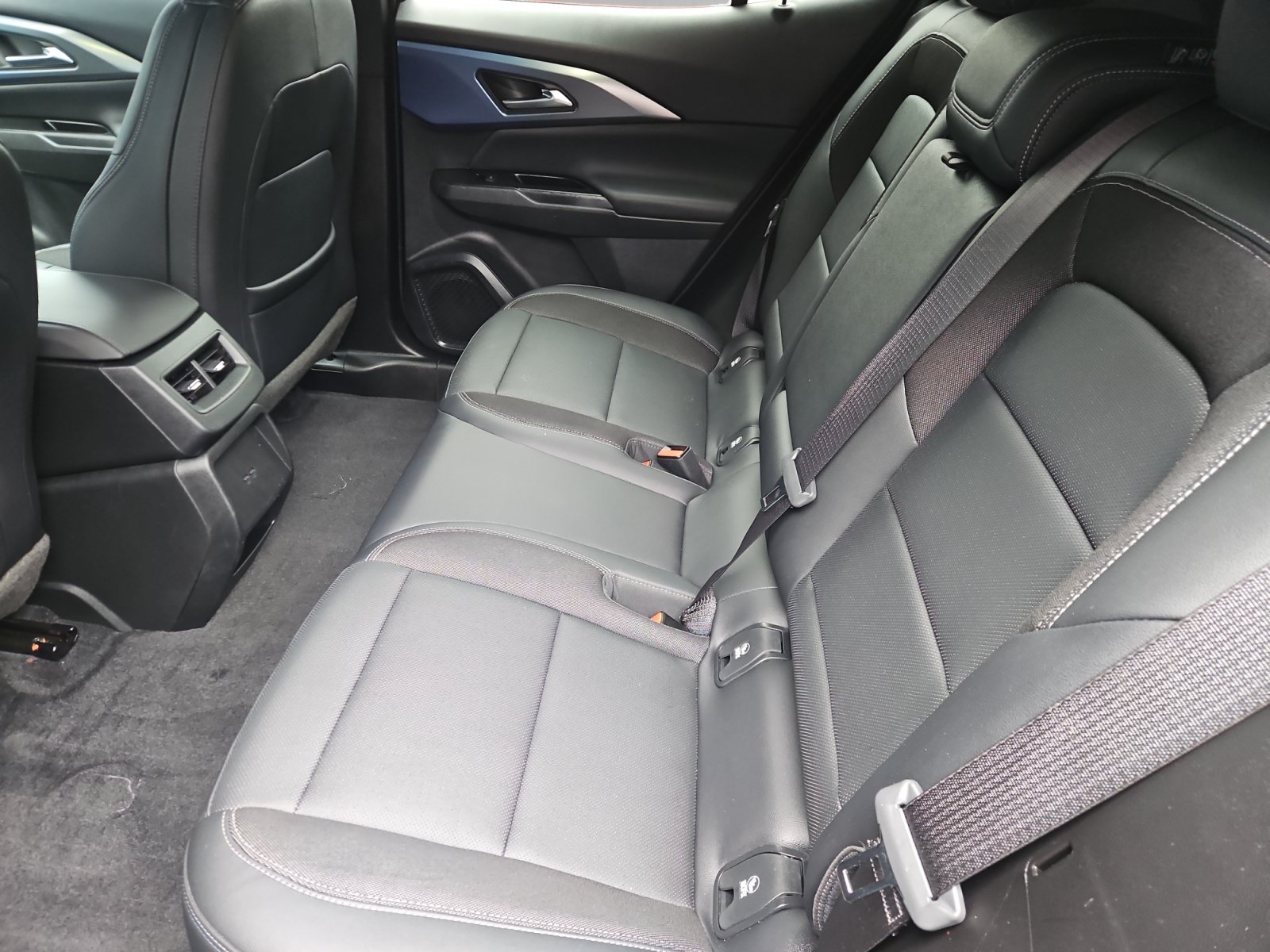 Used 2024 Chevrolet Equinox EV LT FWD image 14