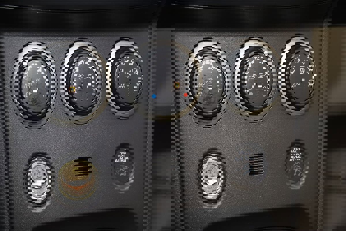 Used 2013 Nissan Rogue SL image 25