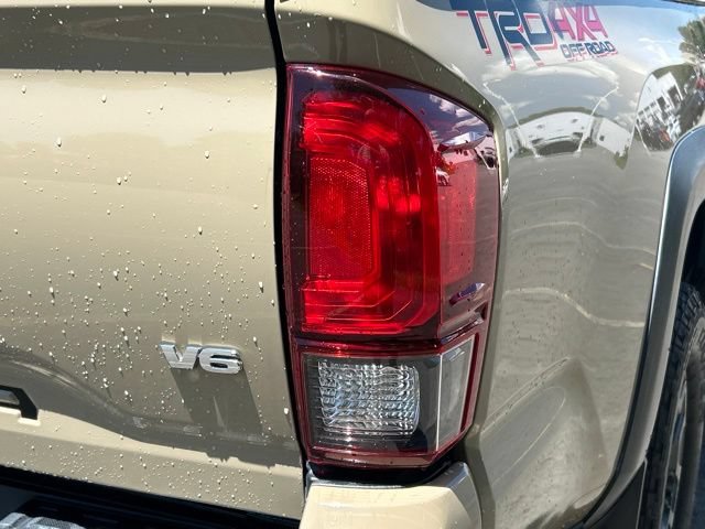 Used 2018 Toyota Tacoma TRD Off-Road w/ Technology Package AWD/4WD image 13