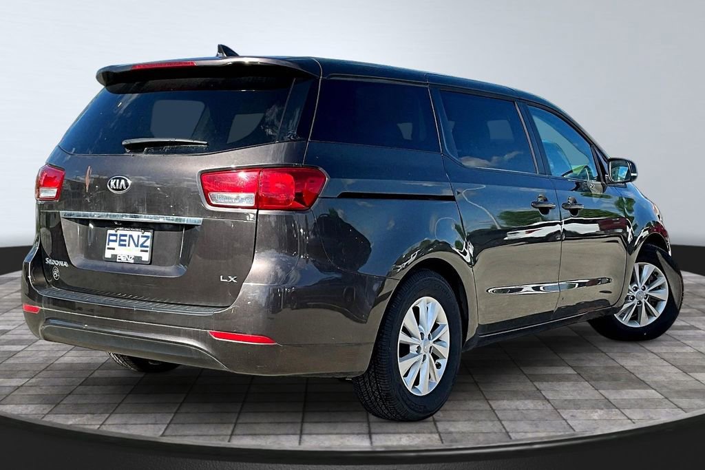 Used 2017 Kia Sedona LX FWD image 6