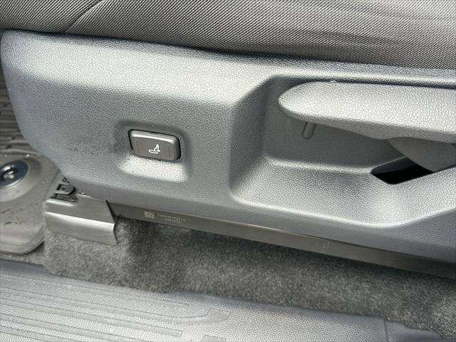 Certified 2025 Toyota Tacoma SR5 AWD/4WD image 17