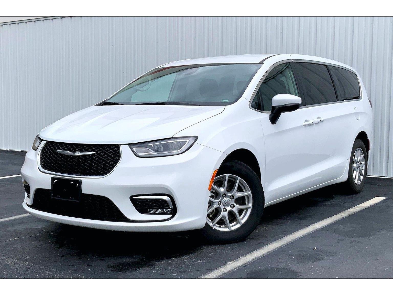 Used 2023 Chrysler Pacifica Touring-L