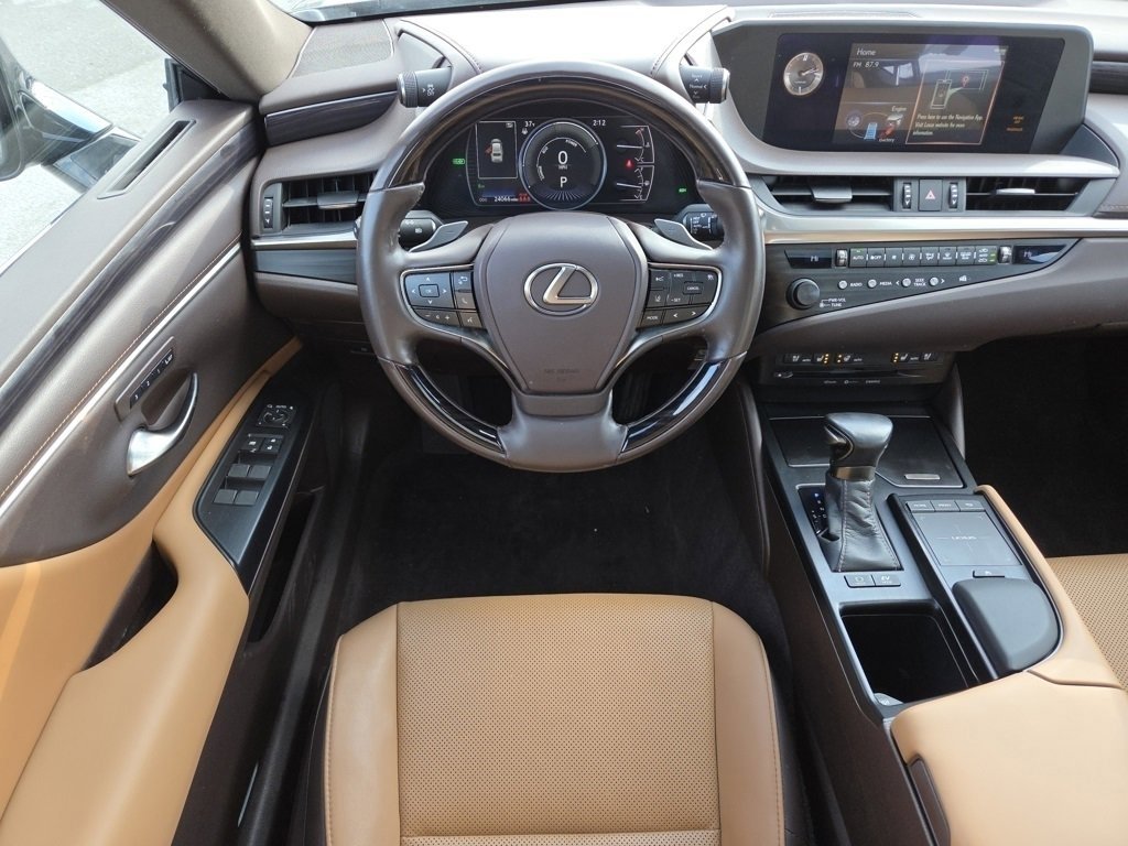 Used 2020 Lexus ES 300h w/ Premium Package image 4
