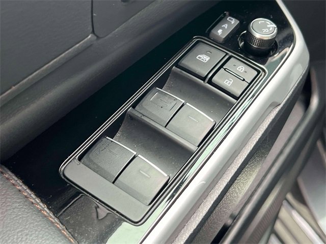 Used 2025 Toyota Sienna Platinum image 21