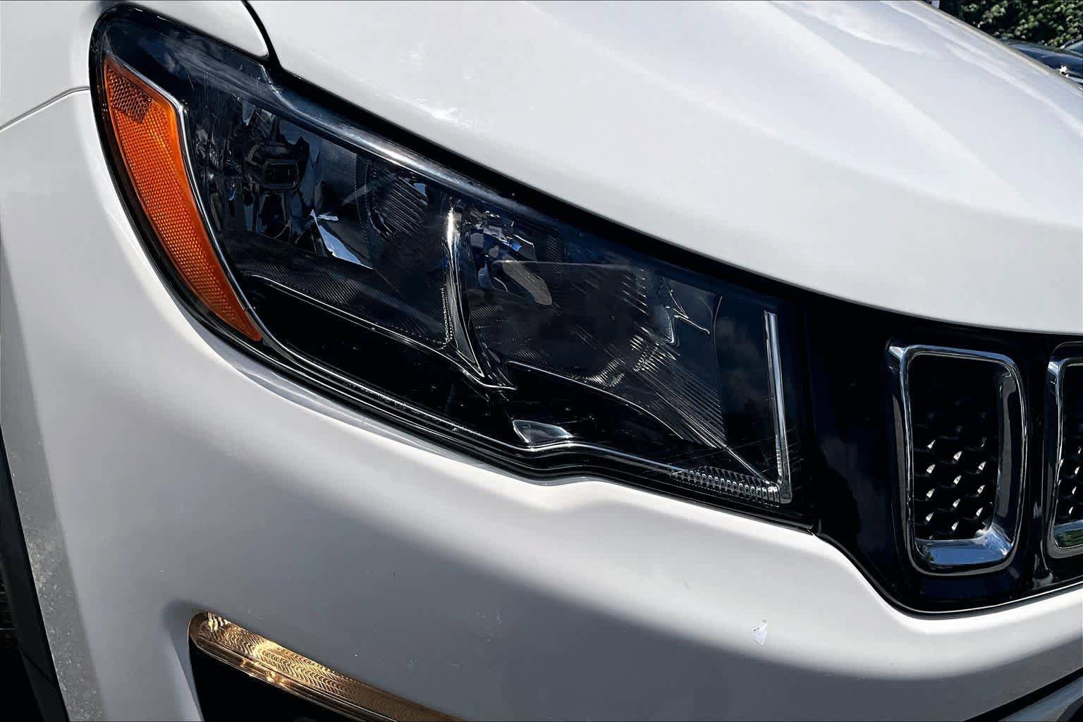 Used 2018 Jeep Compass Latitude w/ Popular Equipment Group FWD image 28