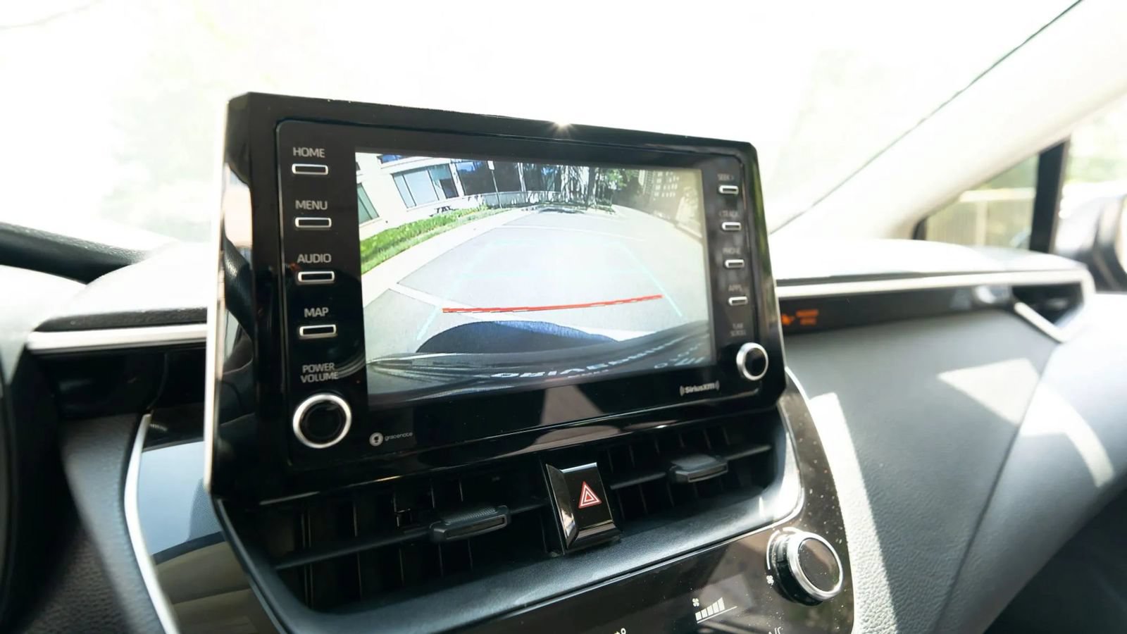 Used 2021 Toyota Corolla LE FWD image 32