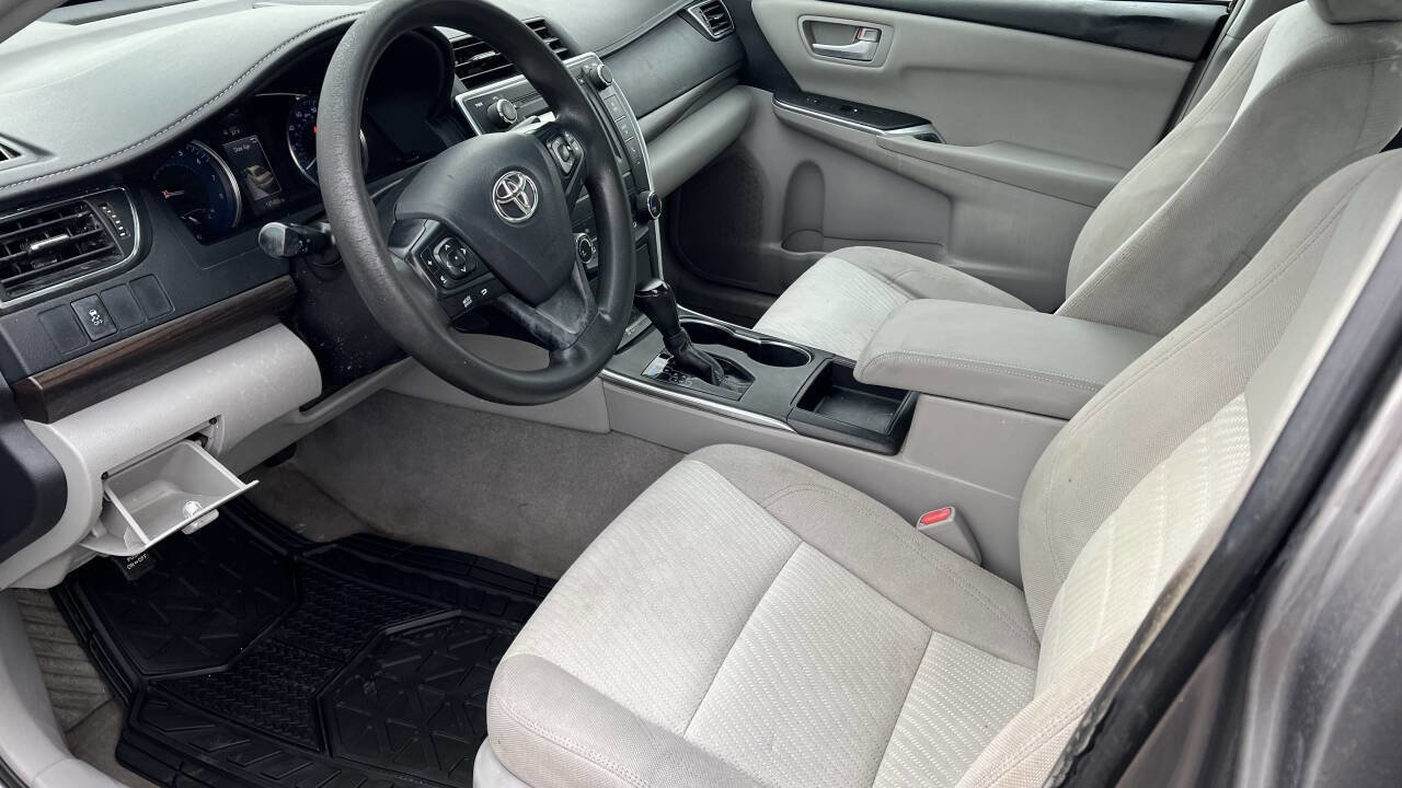 Used 2016 Toyota Camry LE image 11