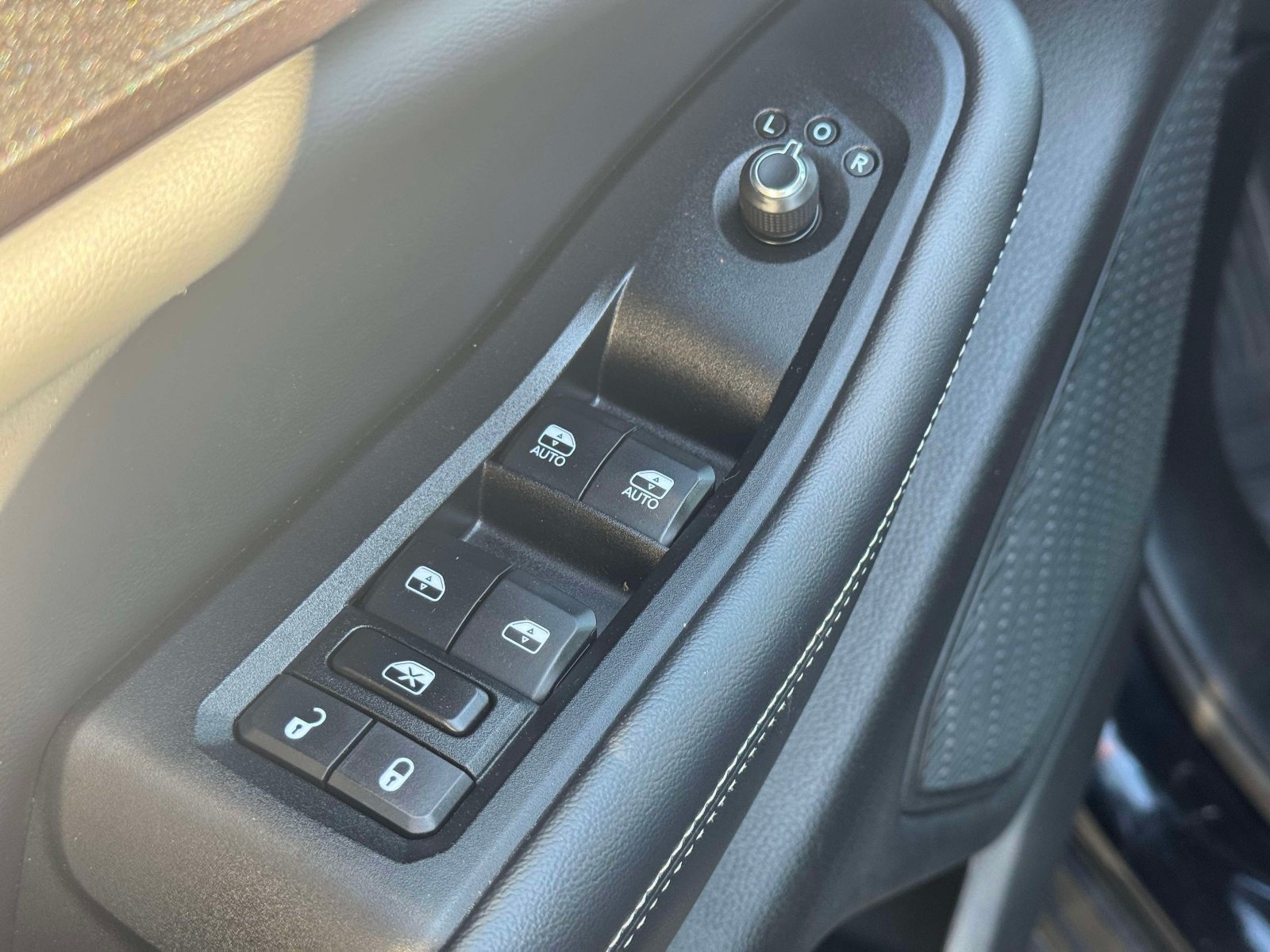 Used 2023 Jeep Grand Cherokee Laredo AWD/4WD image 17