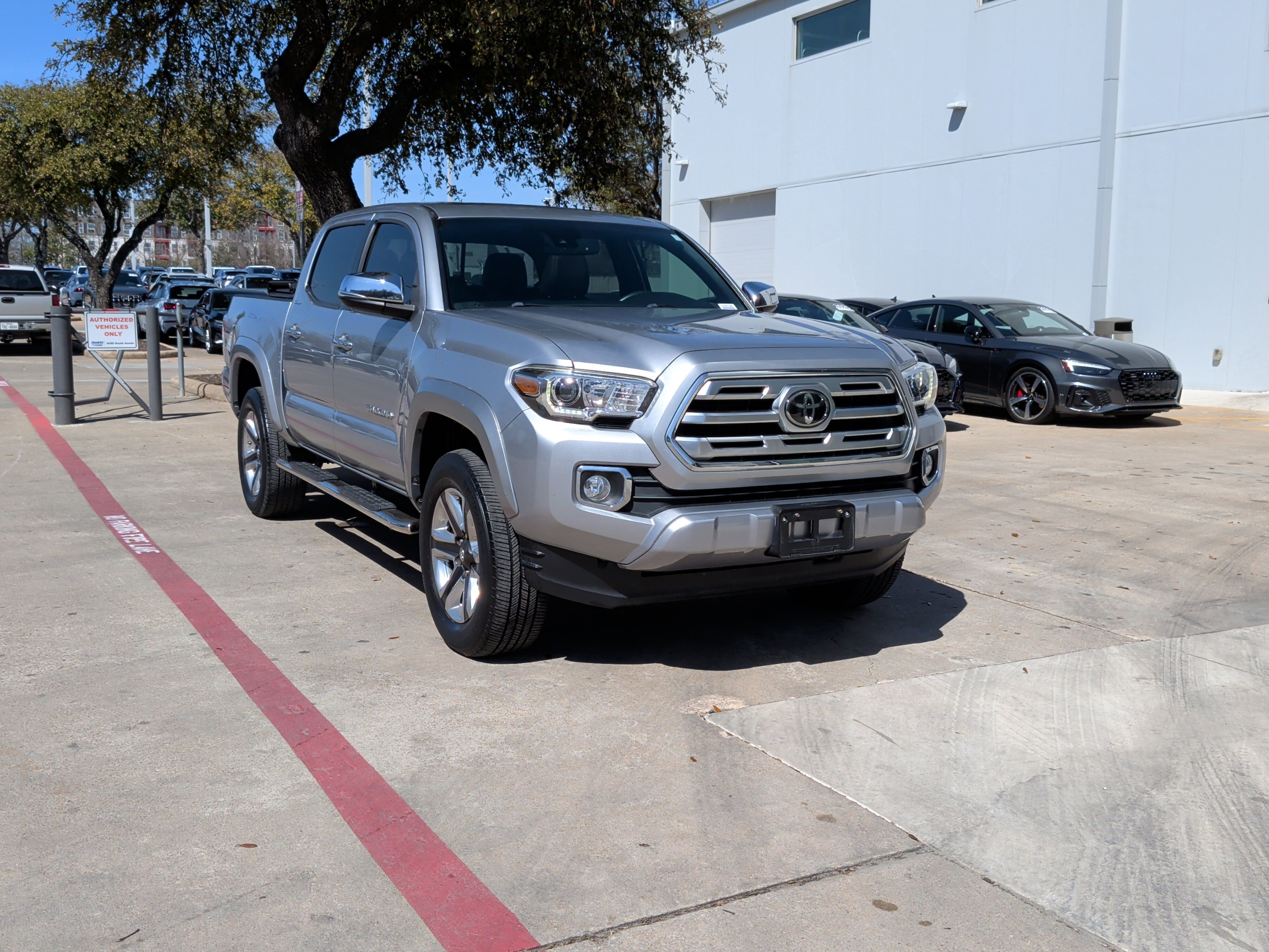 Used 2018 Toyota Tacoma Limited image 2