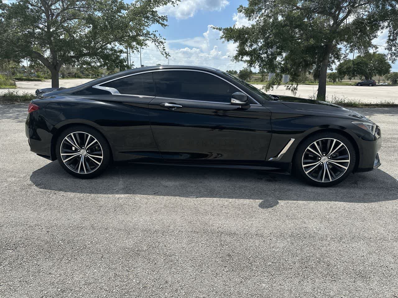 Used 2019 INFINITI Q60 3.0t Luxe RWD image 7