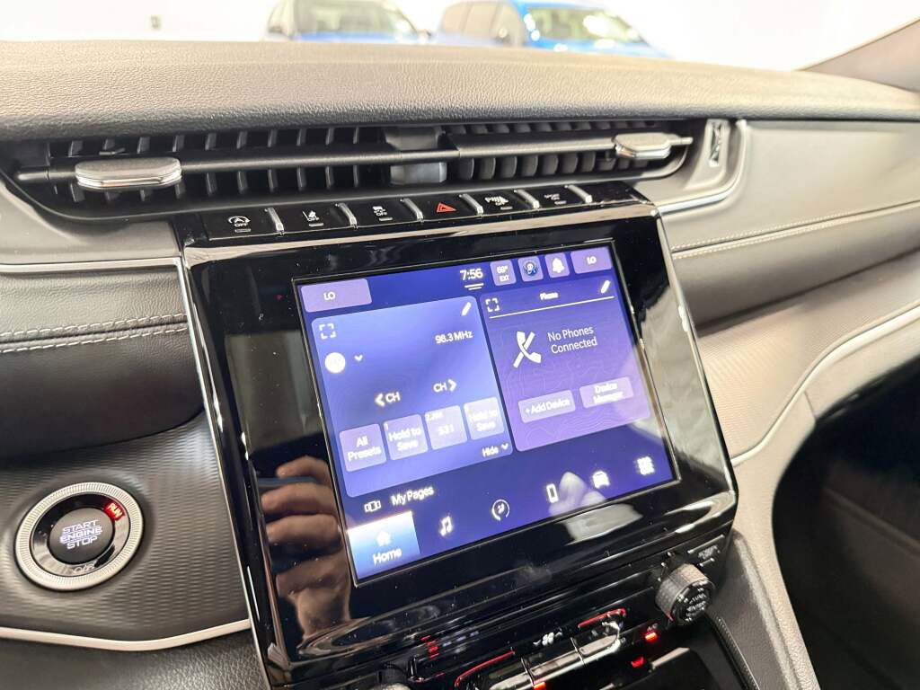 New 2025 Jeep Grand Cherokee L Laredo image 32