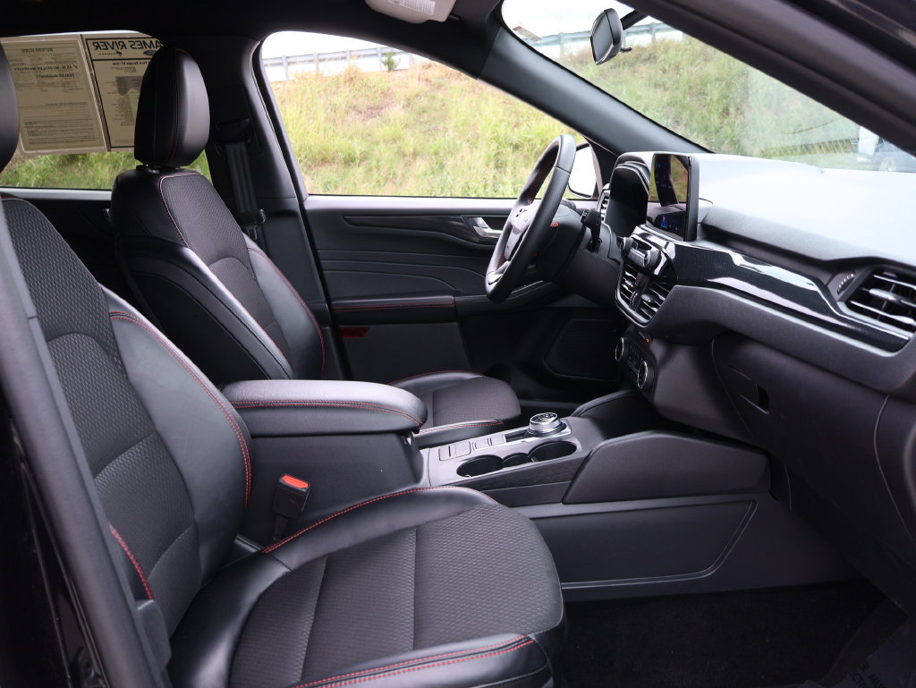 Used 2025 Ford Escape ST-Line AWD/4WD image 8