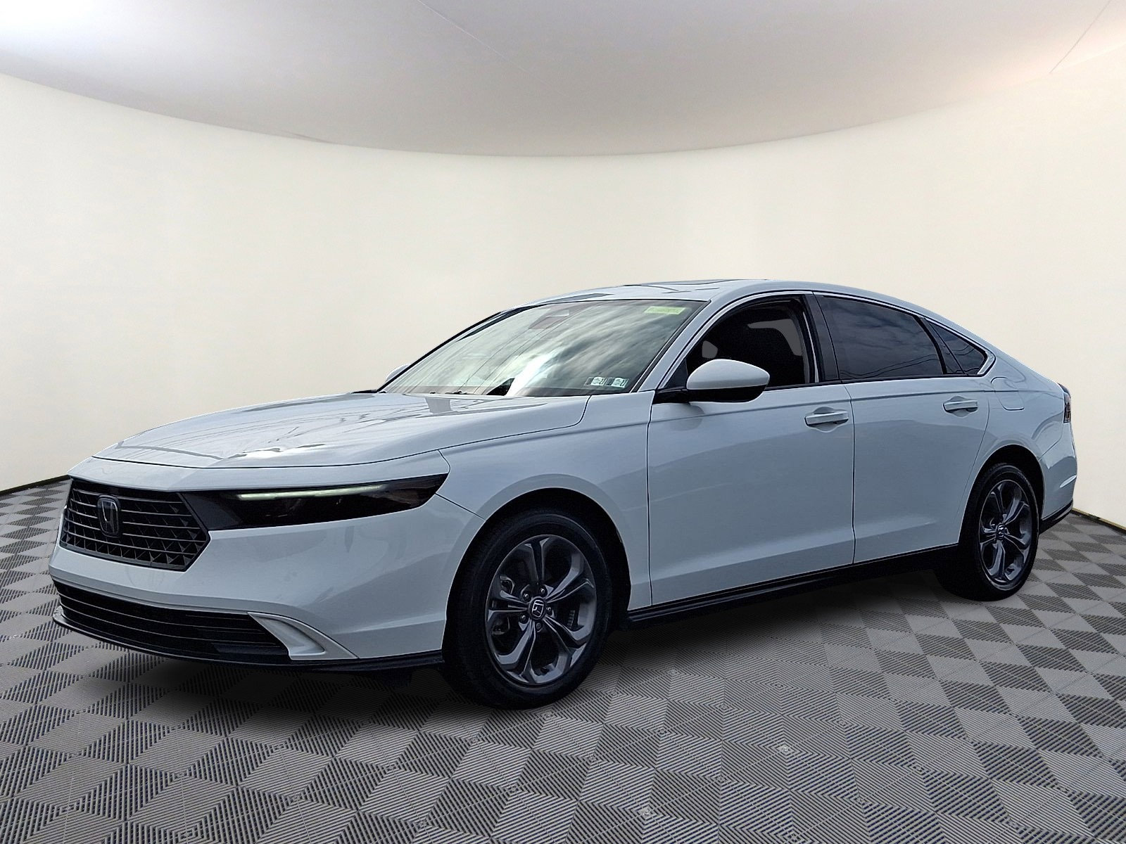 Used 2024 Honda Accord EX image 3