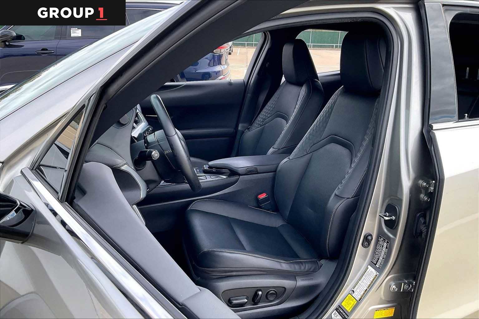 Used 2020 Lexus UX 200 w/ Premium Package image 7