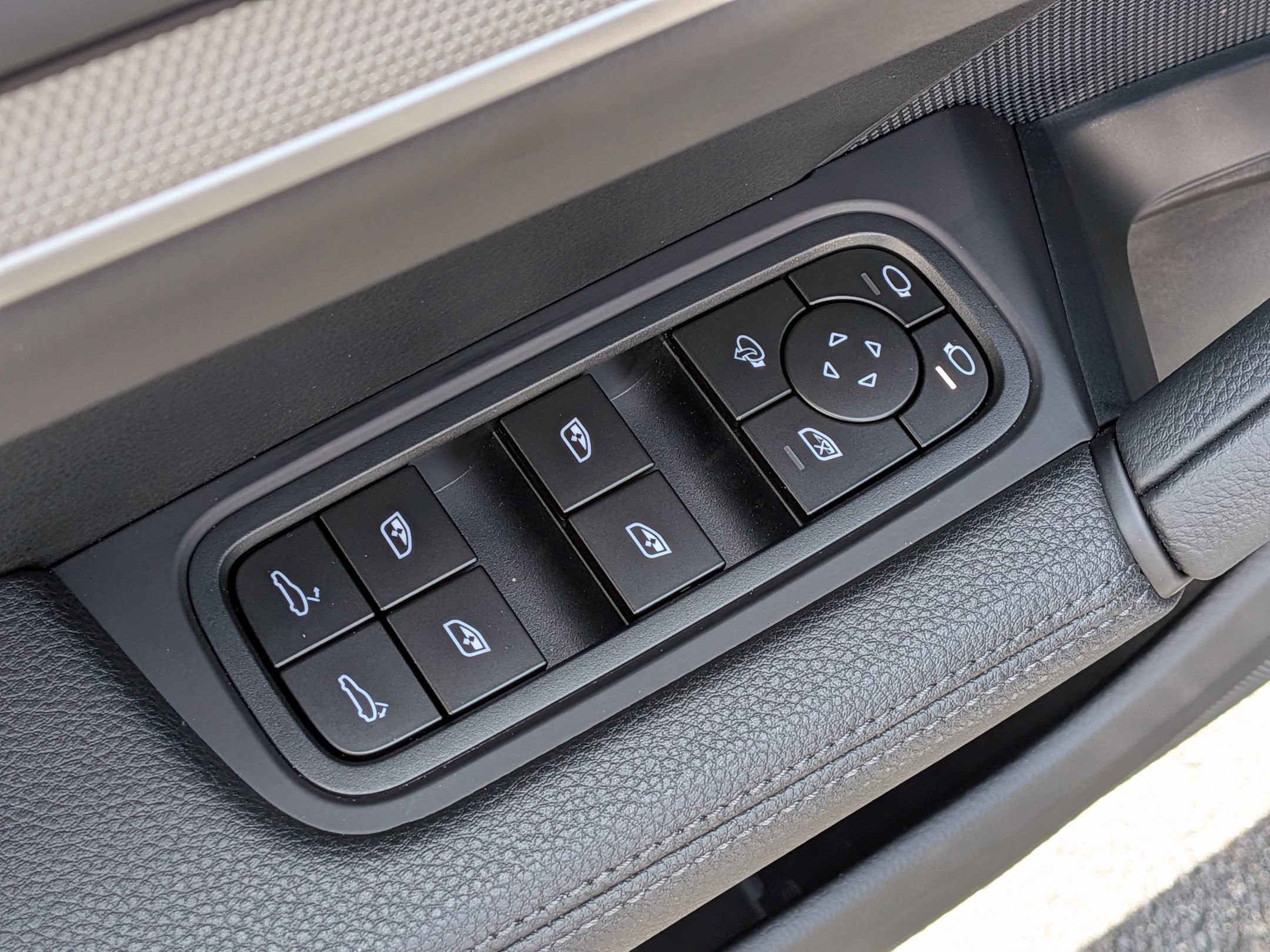 Certified 2026 Porsche Cayenne S AWD/4WD image 25