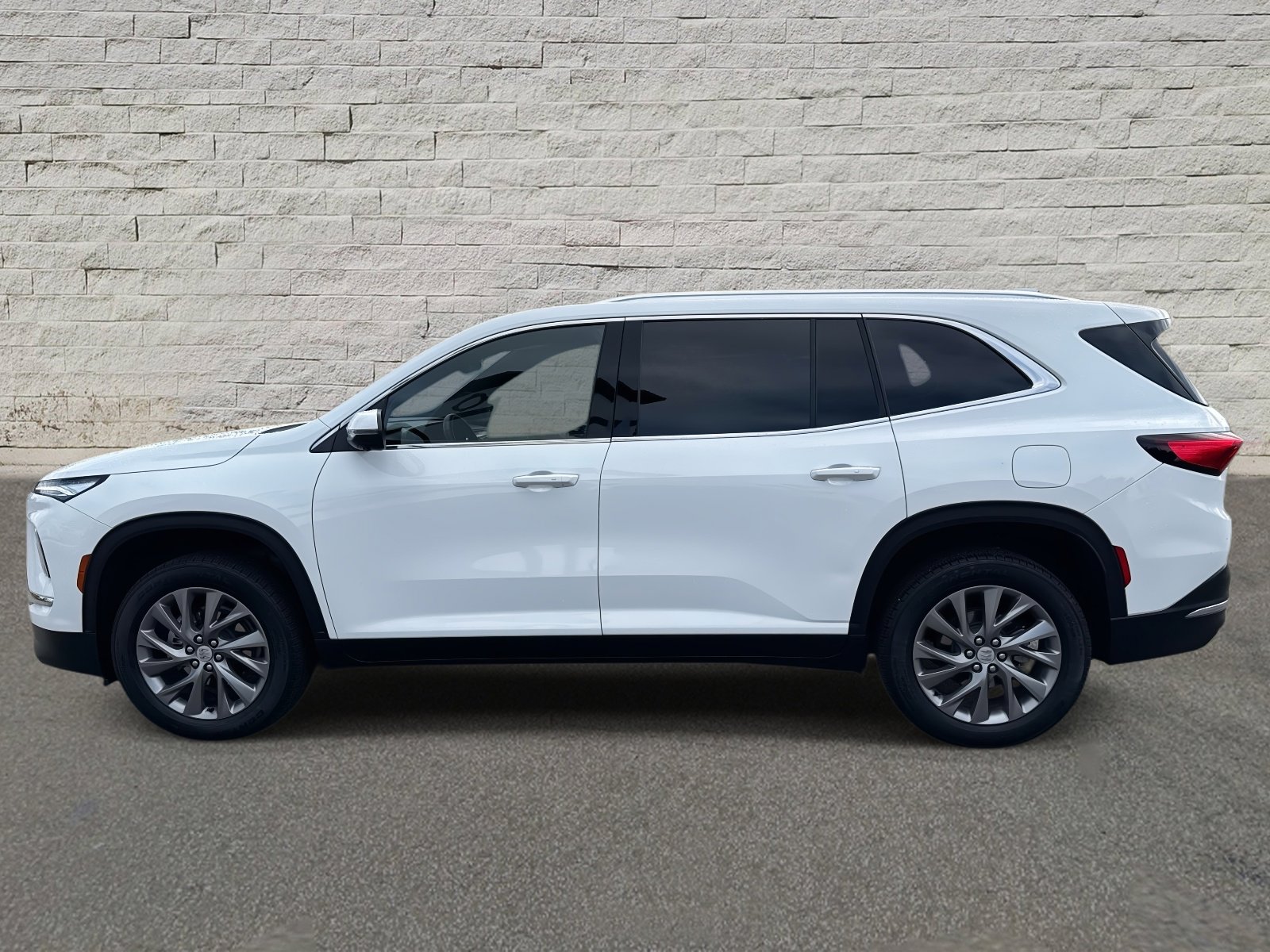 Used 2025 Buick Enclave Preferred image 8