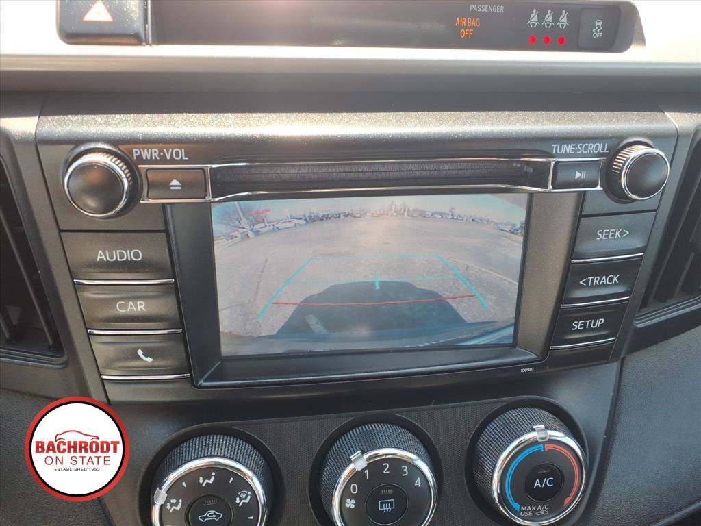 Used 2018 Toyota RAV4 LE AWD/4WD image 10