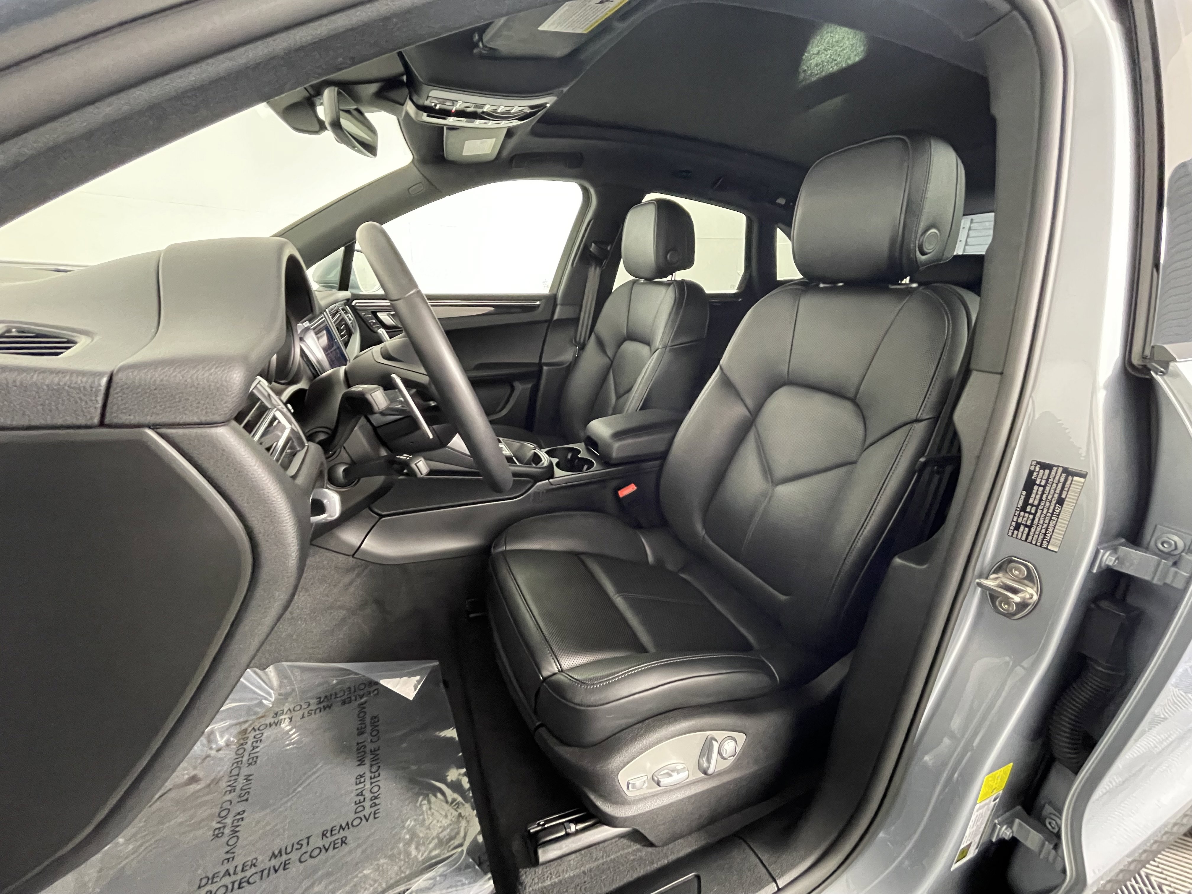 Used 2025 Porsche Macan image 5